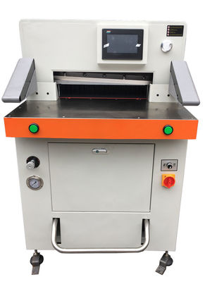 China Exactitud de papel automática de la cortadora del control de programa alta 670m m proveedor