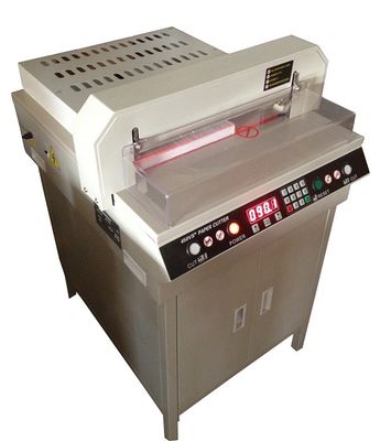 China Precisión de papel eléctrica de alta velocidad de la cortadora del control de número alta proveedor